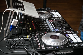 DJ